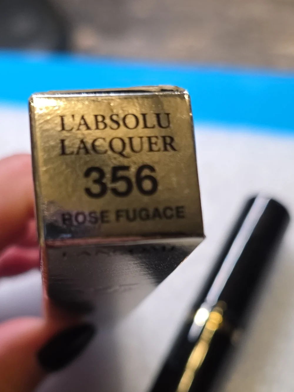 L'Absolu Lacquer Liquid Lipstick — Rose Fugace (Red-Pink)